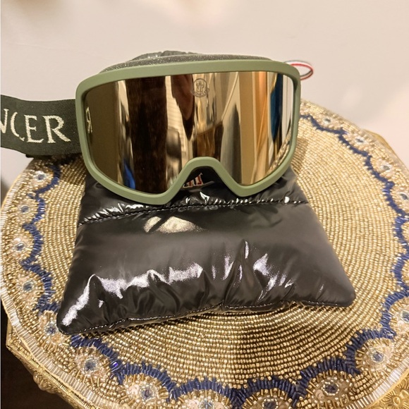 Moncler Army Green Gold Ski Snow Goggles New Never Worn W/Original Case - Picture 12 of 13